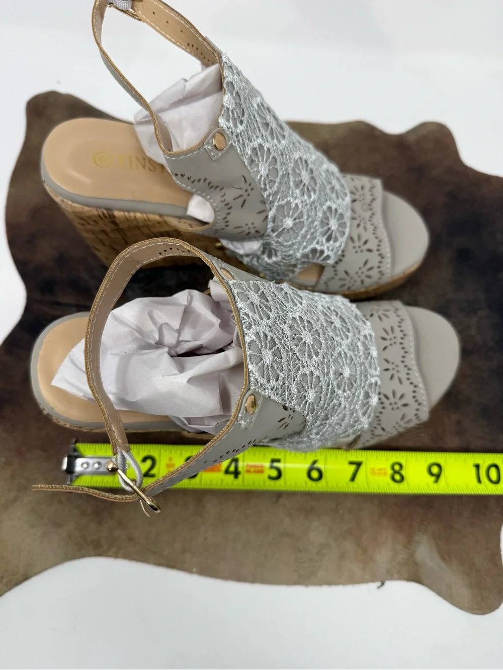 NWT Lace-Accented Cork Wedge Sandals in Light Gray Sz 8 (PKUBIH)